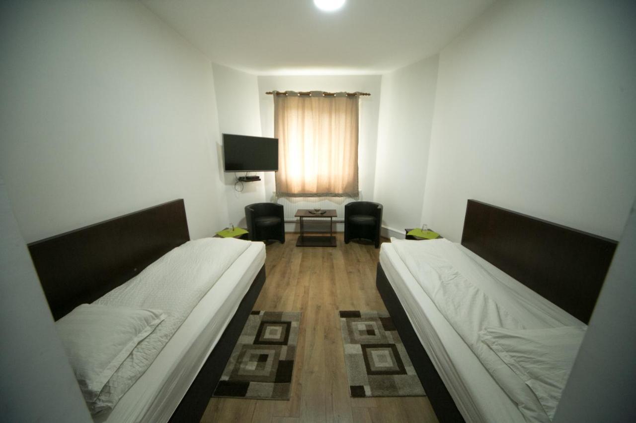 Napsugar Panzio Motel Lunga  Bagian luar foto