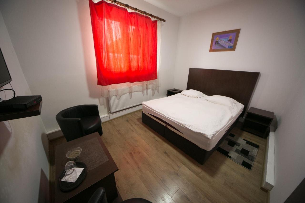 Napsugar Panzio Motel Lunga  Bagian luar foto